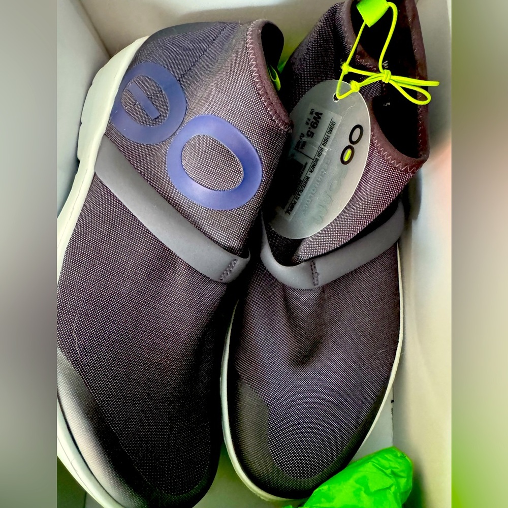OOFOS boots size 9.5 slate gray brand new with tags